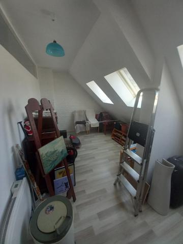 Duplex
                                                                                                                                                                                                                                                                                                                        5 pièce(s)                                                                                                                                                                                                          4 chambre(s)                                                                                                                                                                                                          102.23  m²