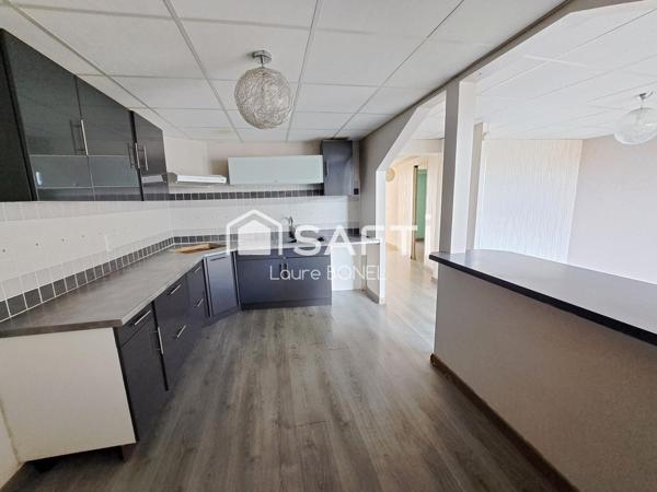 Maison spacieuse composée de deux parties