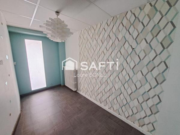 Maison spacieuse composée de deux parties