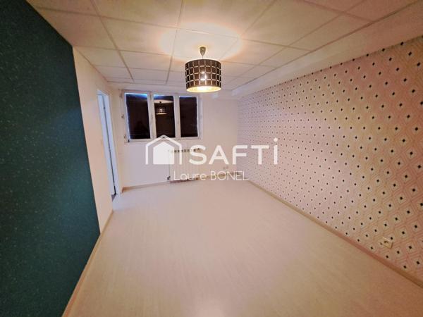 Maison spacieuse composée de deux parties