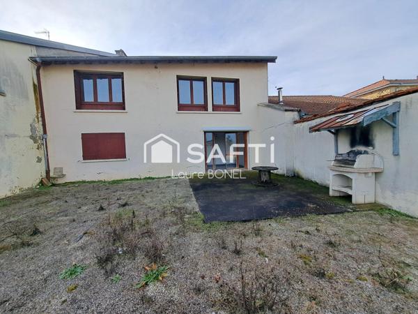 Maison spacieuse composée de deux parties