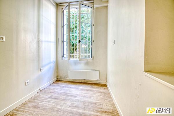 Versailles - Notre dame les prés - 2/3 piéces 37 m2 au rez de chausée avec cave €265 000 ** - Référence 27156