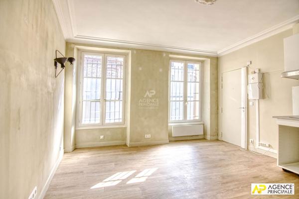 Versailles - Notre dame les prés - 2/3 piéces 37 m2 au rez de chausée avec cave €265 000 ** - Référence 27156