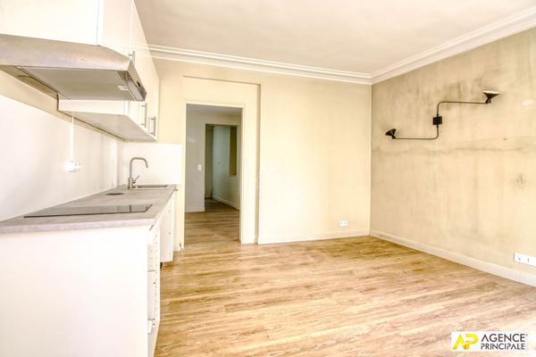 Versailles - Notre dame les prés - 2/3 piéces 37 m2 au rez de chausée avec cave €265 000 ** - Référence 27156