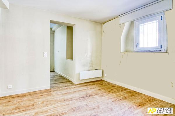 Versailles - Notre dame les prés - 2/3 piéces 37 m2 au rez de chausée avec cave €265 000 ** - Référence 27156