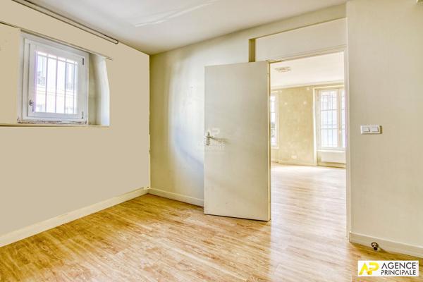 Versailles - Notre dame les prés - 2/3 piéces 37 m2 au rez de chausée avec cave €265 000 ** - Référence 27156