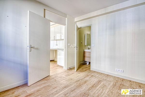 Versailles - Notre dame les prés - 2/3 piéces 37 m2 au rez de chausée avec cave €265 000 ** - Référence 27156