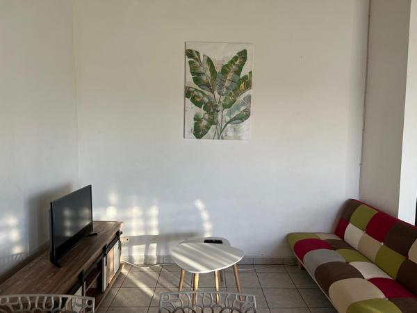 Appartement à louer 830 € CC LES ABYMES 3 p 56 m² DPE A