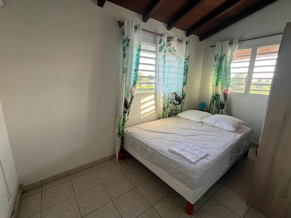 Appartement à louer 830 € CC LES ABYMES 3 p 56 m² DPE A