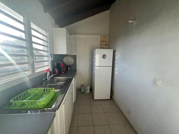 Appartement à louer 830 € CC LES ABYMES 3 p 56 m² DPE A
