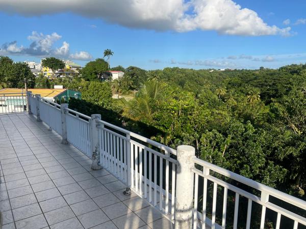 Appartement à louer 830 € CC LES ABYMES 3 p 56 m² DPE A