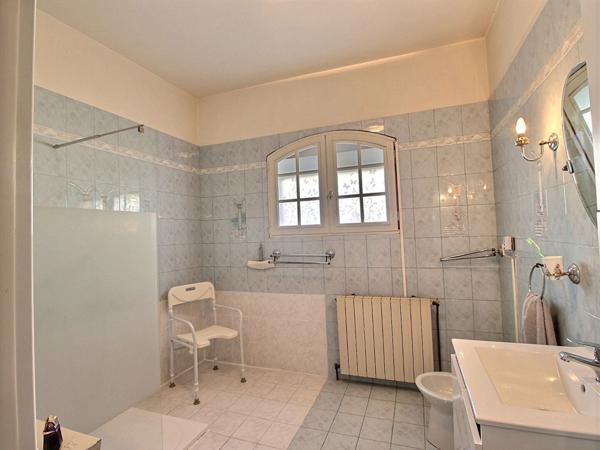 2 maisons d'habitations sur une terrain de 870 m2, divisible en 2 habitations distinctes.