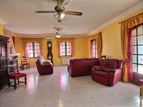 2 maisons d'habitations sur une terrain de 870 m2, divisible en 2 habitations distinctes.