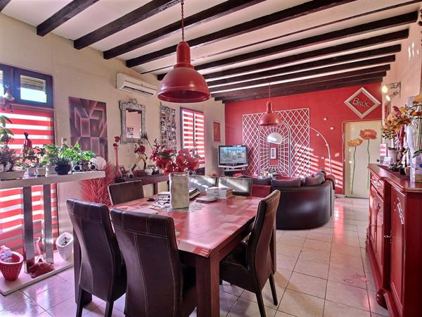 2 maisons d'habitations sur une terrain de 870 m2, divisible en 2 habitations distinctes.