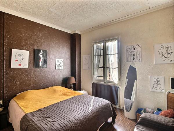 2 maisons d'habitations sur une terrain de 870 m2, divisible en 2 habitations distinctes.