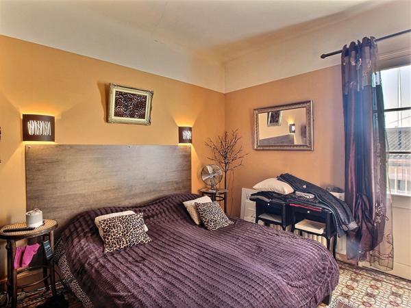 2 maisons d'habitations sur une terrain de 870 m2, divisible en 2 habitations distinctes.