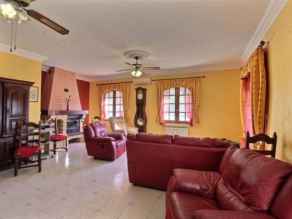 2 maisons d'habitations sur une terrain de 870 m2, divisible en 2 habitations distinctes.