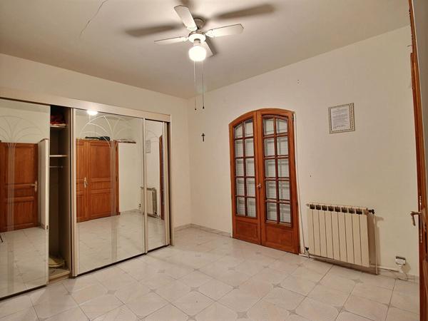 2 maisons d'habitations sur une terrain de 870 m2, divisible en 2 habitations distinctes.