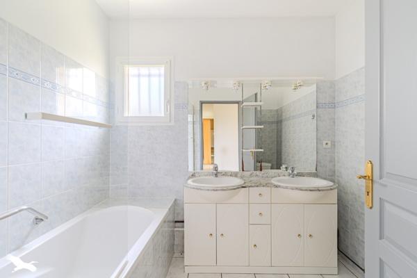 Maison à vendre 182 000 € Lussac 4 p 110 m² DPE C