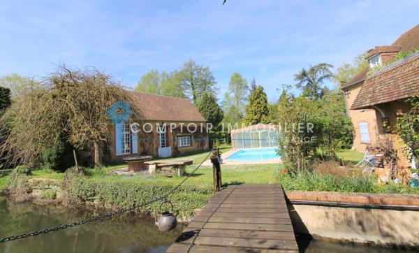 Propriete
                                                                                                                                                                                                                                                                                                                        12 pièce(s)                                                                                                                                                                                                          8 chambre(s)                                                                                                                                                                                                          355  m²