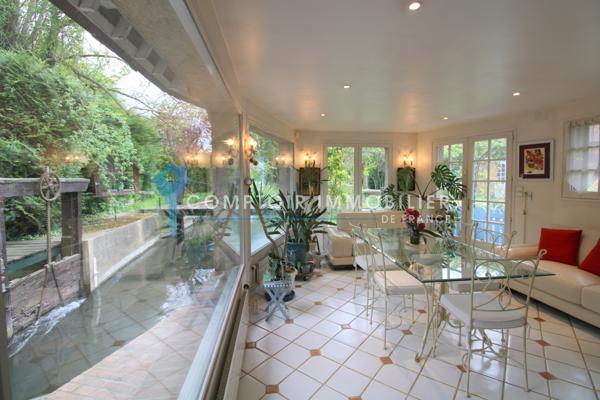Propriete
                                                                                                                                                                                                                                                                                                                        12 pièce(s)                                                                                                                                                                                                          8 chambre(s)                                                                                                                                                                                                          355  m²