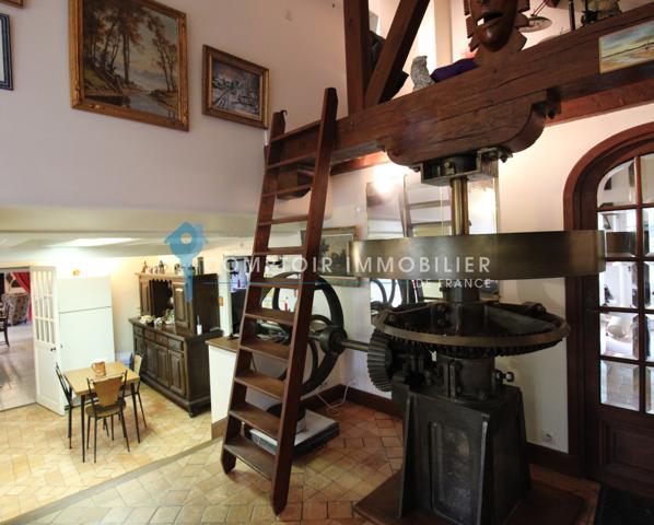 Propriete
                                                                                                                                                                                                                                                                                                                        12 pièce(s)                                                                                                                                                                                                          8 chambre(s)                                                                                                                                                                                                          355  m²