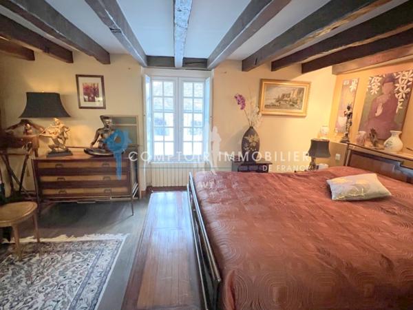 Propriete
                                                                                                                                                                                                                                                                                                                        12 pièce(s)                                                                                                                                                                                                          8 chambre(s)                                                                                                                                                                                                          355  m²