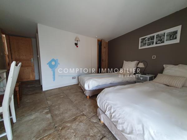 Maison
                                                                                                                                                                                                                                                                                                                        7 pièce(s)                                                                                                                                                                                                          5 chambre(s)                                                                                                                                                                                                          212  m²