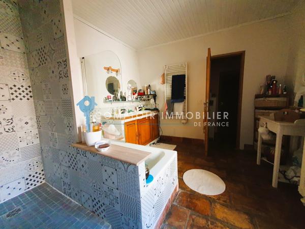 Maison
                                                                                                                                                                                                                                                                                                                        7 pièce(s)                                                                                                                                                                                                          5 chambre(s)                                                                                                                                                                                                          212  m²