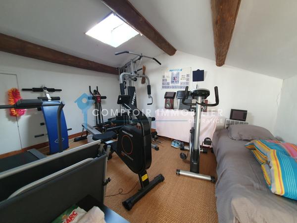 Maison
                                                                                                                                                                                                                                                                                                                        7 pièce(s)                                                                                                                                                                                                          5 chambre(s)                                                                                                                                                                                                          212  m²