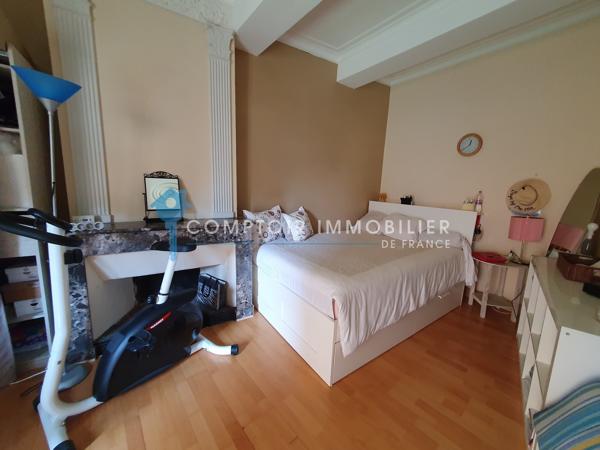 Maison
                                                                                                                                                                                                                                                                                                                        7 pièce(s)                                                                                                                                                                                                          5 chambre(s)                                                                                                                                                                                                          212  m²