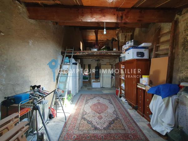 Maison
                                                                                                                                                                                                                                                                                                                        7 pièce(s)                                                                                                                                                                                                          5 chambre(s)                                                                                                                                                                                                          212  m²