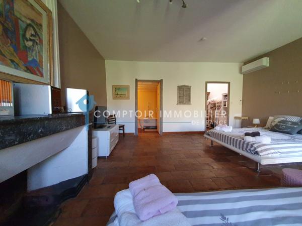 Maison
                                                                                                                                                                                                                                                                                                                        7 pièce(s)                                                                                                                                                                                                          5 chambre(s)                                                                                                                                                                                                          212  m²
