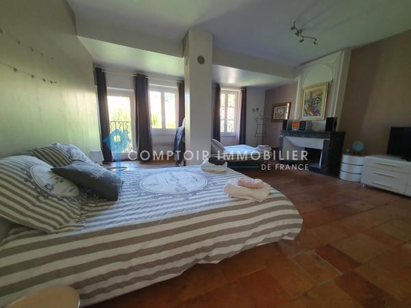 Maison
                                                                                                                                                                                                                                                                                                                        7 pièce(s)                                                                                                                                                                                                          5 chambre(s)                                                                                                                                                                                                          212  m²
