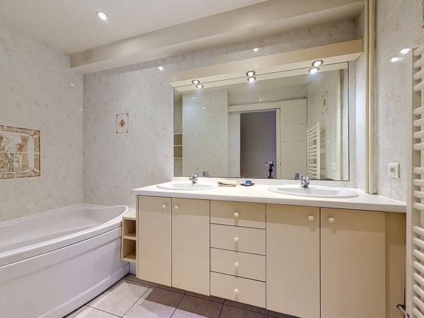 Appartement à vendre - Puteaux 5 pièces de 121.36 m²
