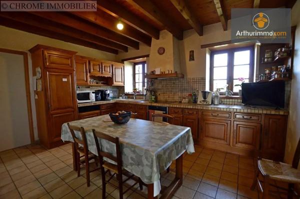 Vente                                                      Maison
                        
                     8 pièces                      239 m2                     à Monségur