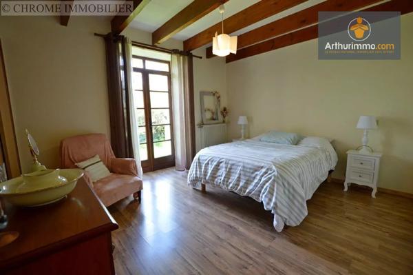 Vente                                                      Maison
                        
                     8 pièces                      239 m2                     à Monségur