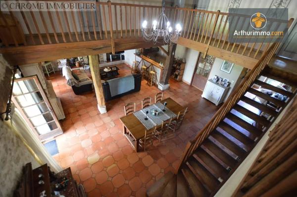 Vente                                                      Maison
                        
                     8 pièces                      239 m2                     à Monségur