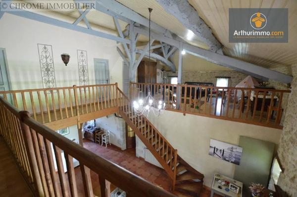 Vente                                                      Maison
                        
                     8 pièces                      239 m2                     à Monségur