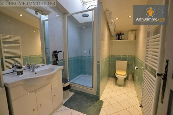 Vente                                                      Maison
                        
                     8 pièces                      239 m2                     à Monségur