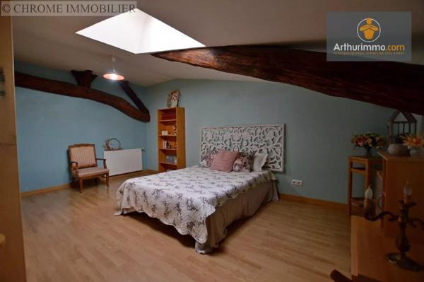 Vente                                                      Maison
                        
                     8 pièces                      239 m2                     à Monségur