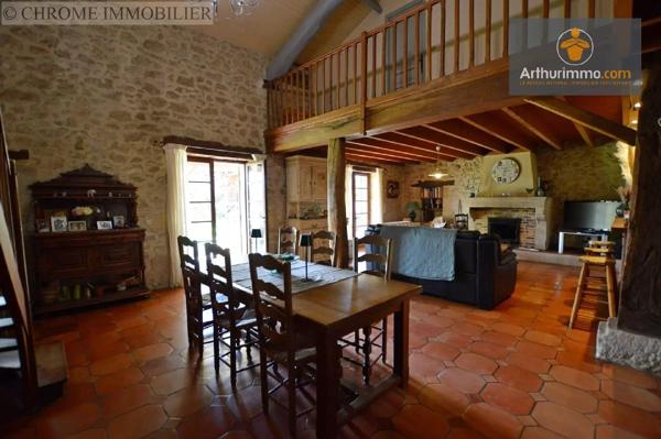 Vente                                                      Maison
                        
                     8 pièces                      239 m2                     à Monségur