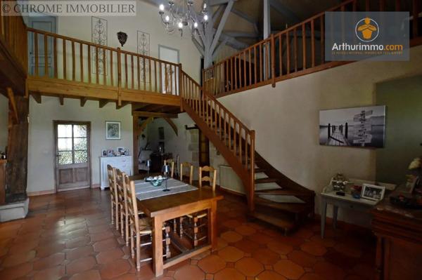 Vente                                                      Maison
                        
                     8 pièces                      239 m2                     à Monségur