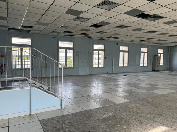 Location Local commercial1500 m² - CORBEIL ESSONNES (91100)