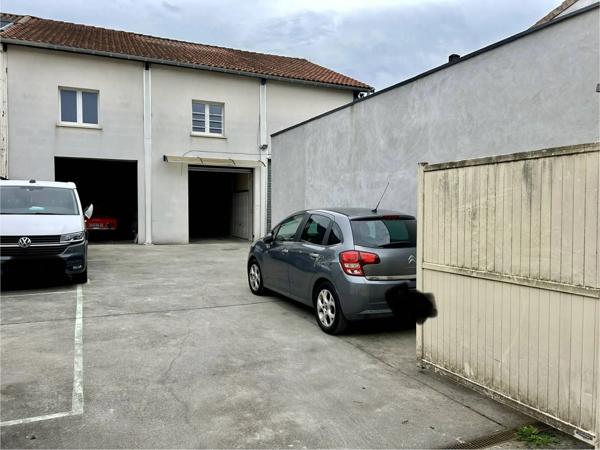 Acheter un Entrepot/Garage 300m2 à Talence Barriere de Toulouse avec places stationnement exterieures