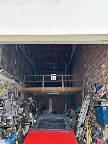 Acheter un Entrepot/Garage 300m2 à Talence Barriere de Toulouse avec places stationnement exterieures