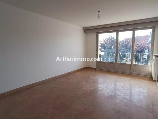 Vente                                                      Appartement
                        
                     3 pièces                      78 m2                     à Lons-le-Saunier
