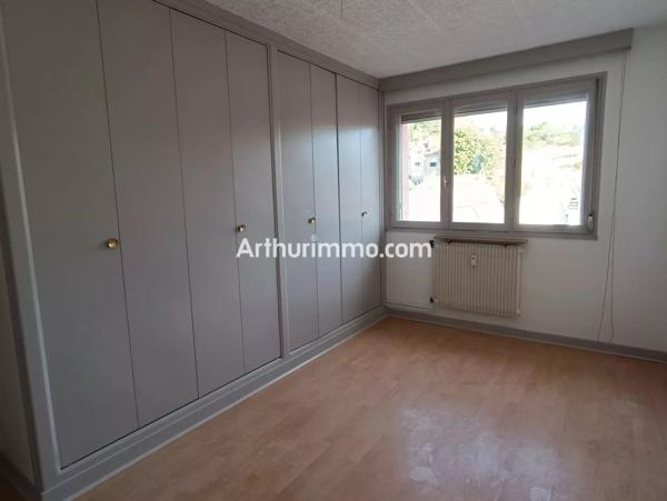 Vente                                                      Appartement
                        
                     3 pièces                      78 m2                     à Lons-le-Saunier