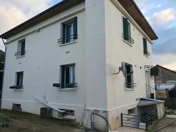 Immeuble à vendre    8 pièces • 360 m2 Angerville