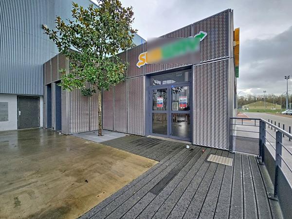 Local commercial à louer 135 m² avec terrasse - attenant au Cinéma de Dreux - proche du palais des Sports Parc des Expositions et lycée